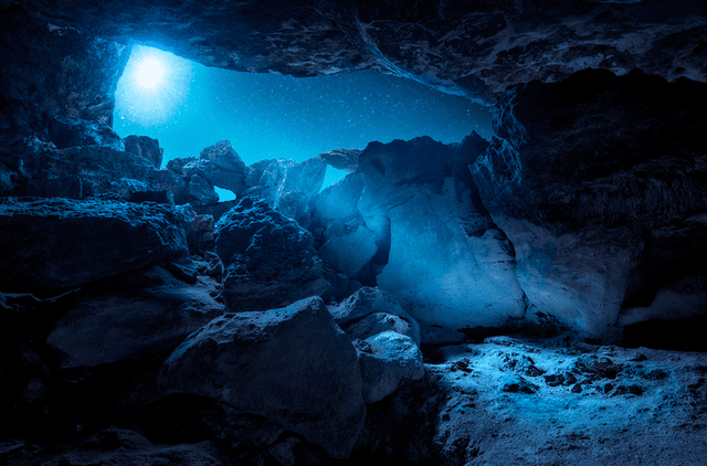 blue-moon-cave-572f63075f9b58c34c820622