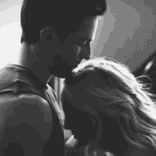 forehead-kiss-couple