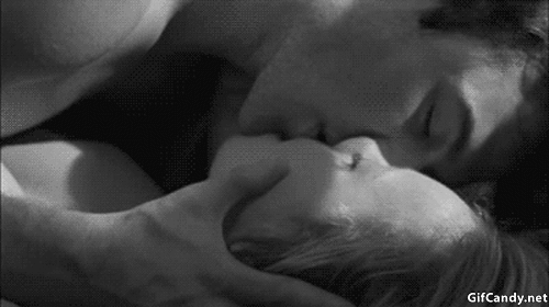 gifcandy kissing 10