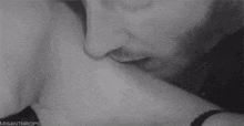 hot-kis-neck-kis-hot