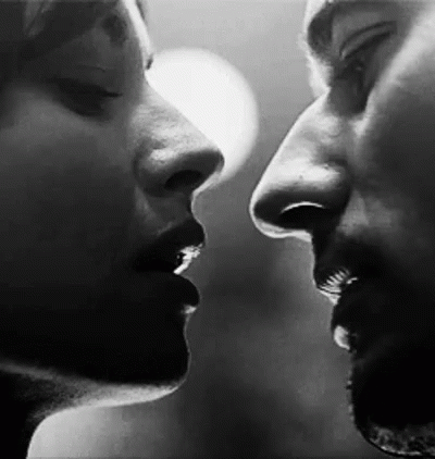kiss slowmo