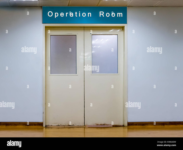 doors-to-operation-room-at-hospital-KW6-ADW