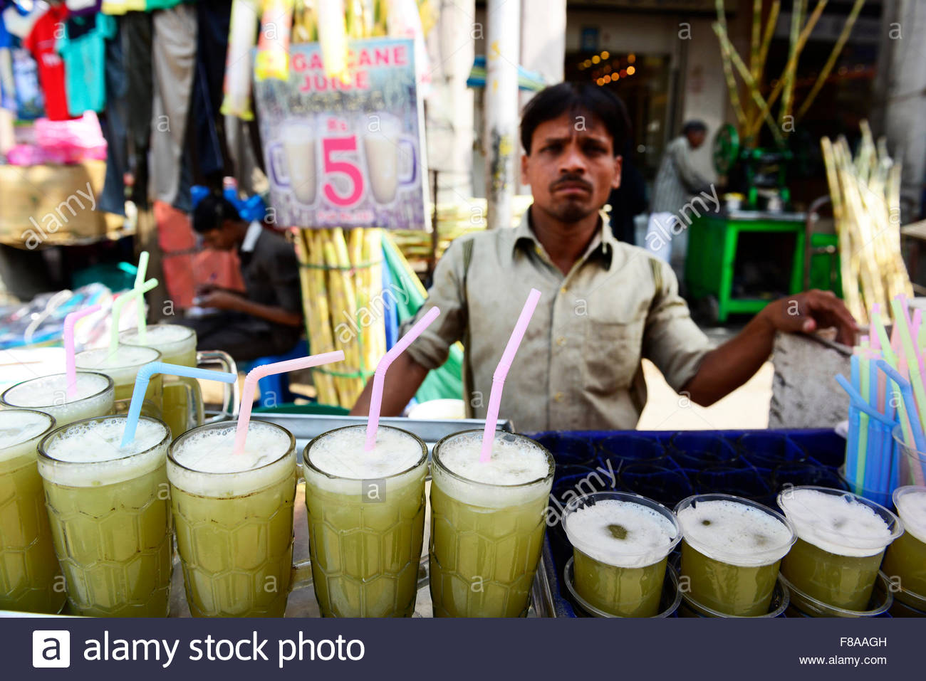 sugarcane-juice-vendor-in-hyderabad-india-F8-AAGH.jpg