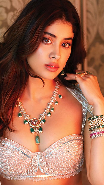Teej-Janh-desktop-wallpaper-jahnavi-kapoor-bollywood-actress-thumbnail.jpg