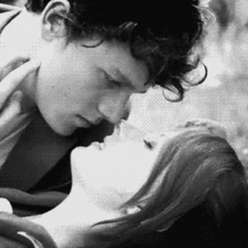 couple-kiss-1